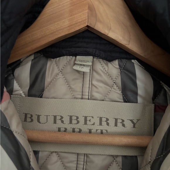 Burberry Black Quilted Women's Coat - Picture 8 of 10